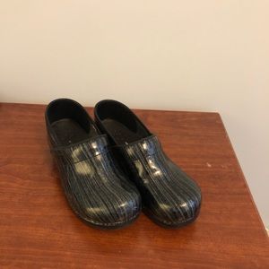 Black and silver Sanita nursing clogs